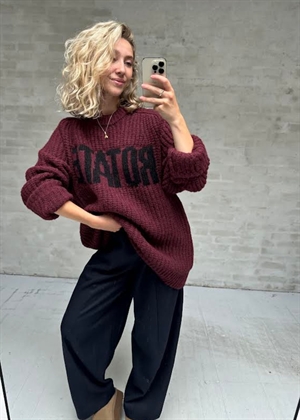 Brandy knitted logo strik Winetasting ROTATE